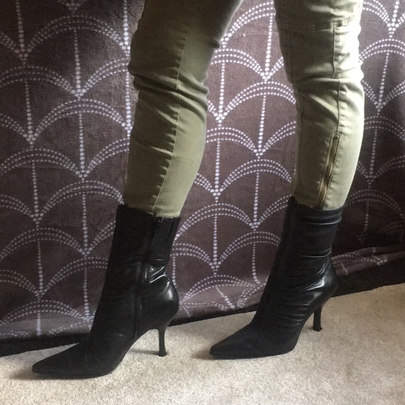 Apostrophe Shoes - Super hot pointed toe boots 🔥🎞 timeless